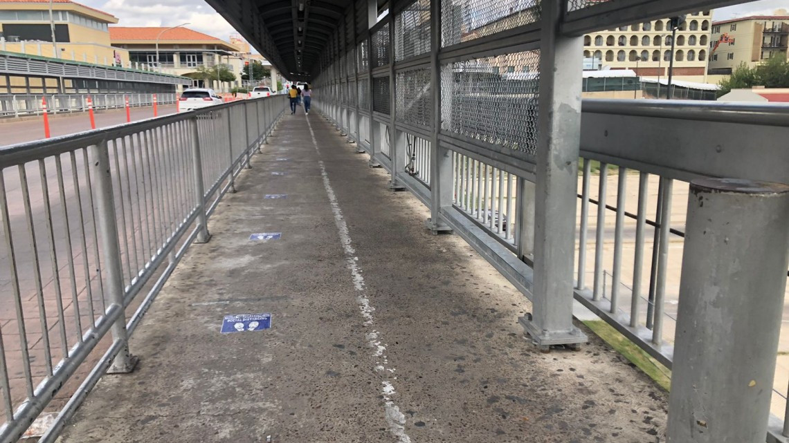 Registran puentes internacionales poca afluencia de vehículos y peatones en Nuevo Laredo