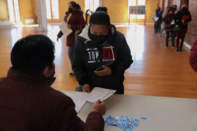 Agredecen padres de familia campaña de vacunación contra el VPH 