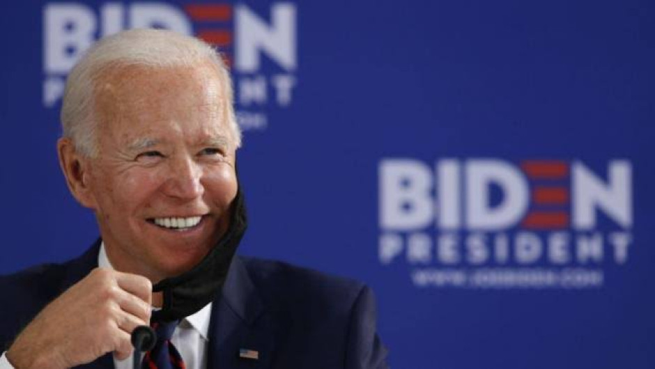 Biden se somete a prueba covid tras positivo en uno de sus asesores