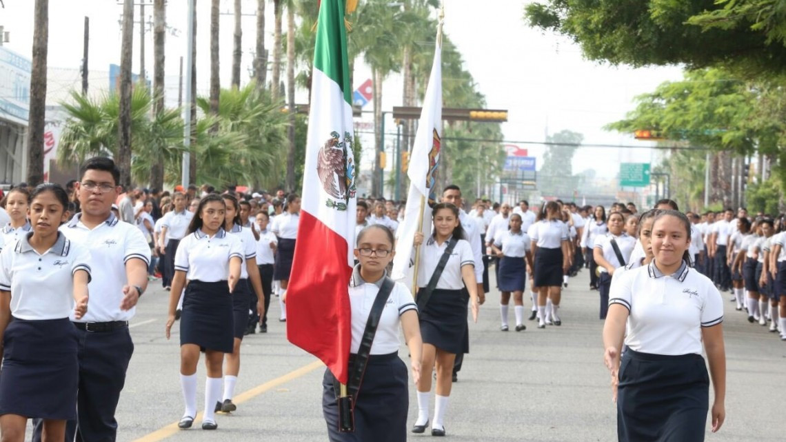 Encabeza gobernador desfile del inicio de la independencia de México