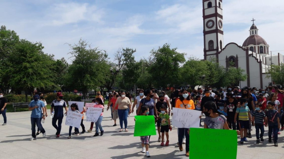 Piden pago de becas a hijos de víctimas del delito