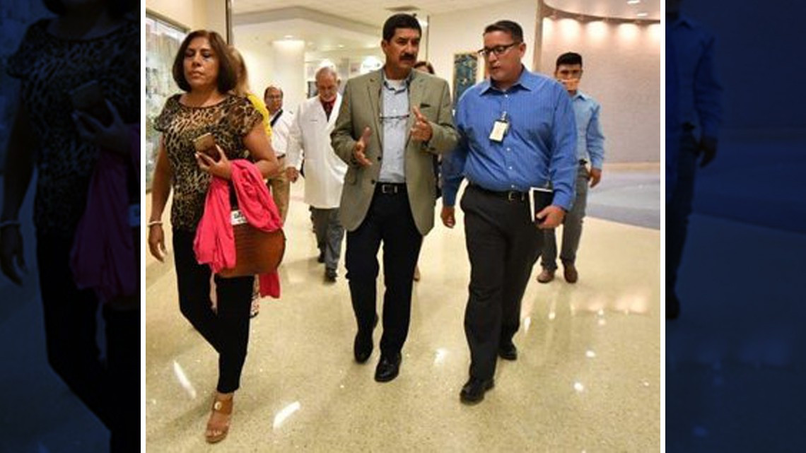 Corral y Ebrard se reúnen con familias de heridos de tiroteo de El Paso