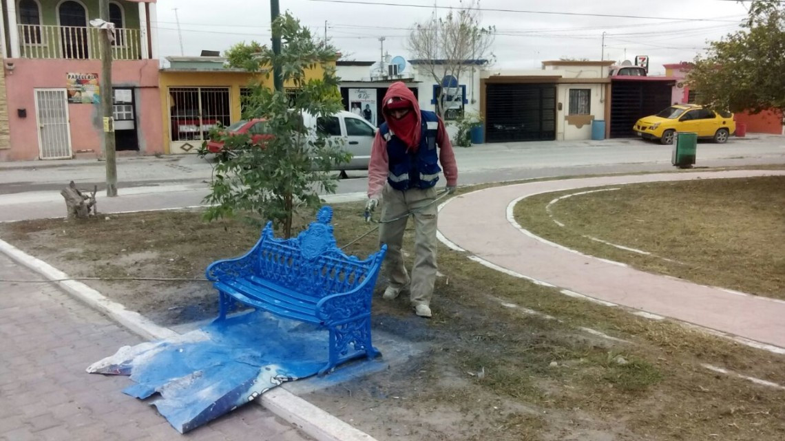 Realizan cuadrillas de SPP limpieza de plazas públicas