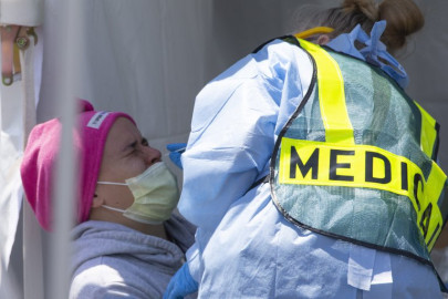 Llega variante de coronavirus sudafricana a Estados Unidos