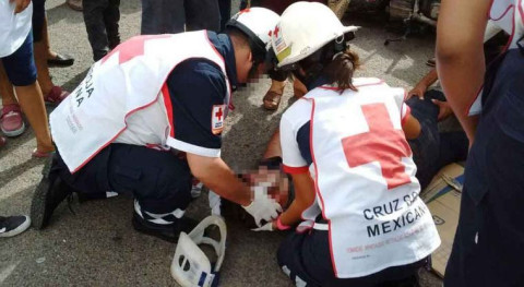 Deja cuatro muertos choque entre autobús y Van