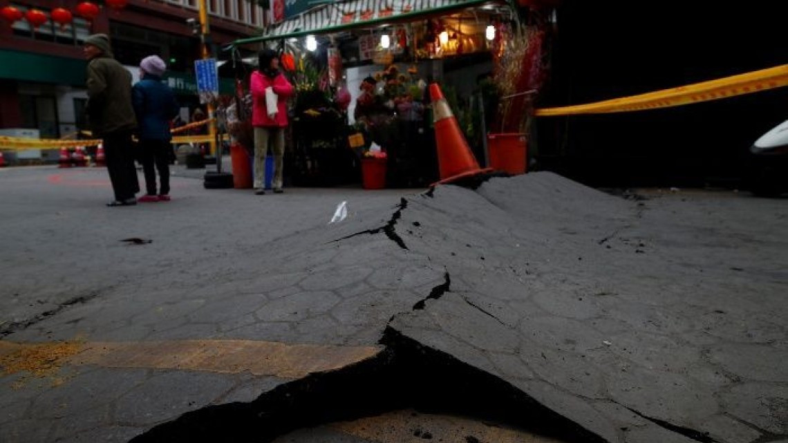 Rescatistas buscan supervivientes tras sismo en Taiwán