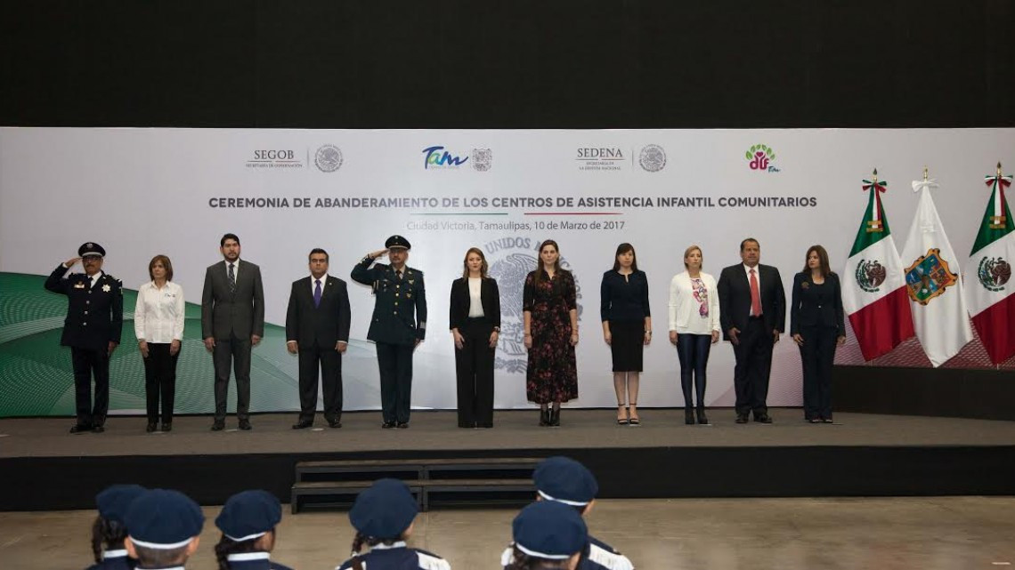 DIF participa en abanderamiento con escoltas de CAIC