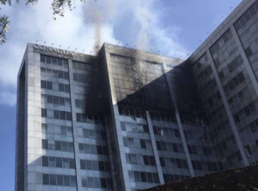 Bomberos controlan incendio en edificio de la Conagua