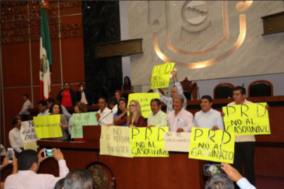 PRD, PT y MC toman tribuna del Congreso de Guerrero en protesta al 'gasolinazo'
