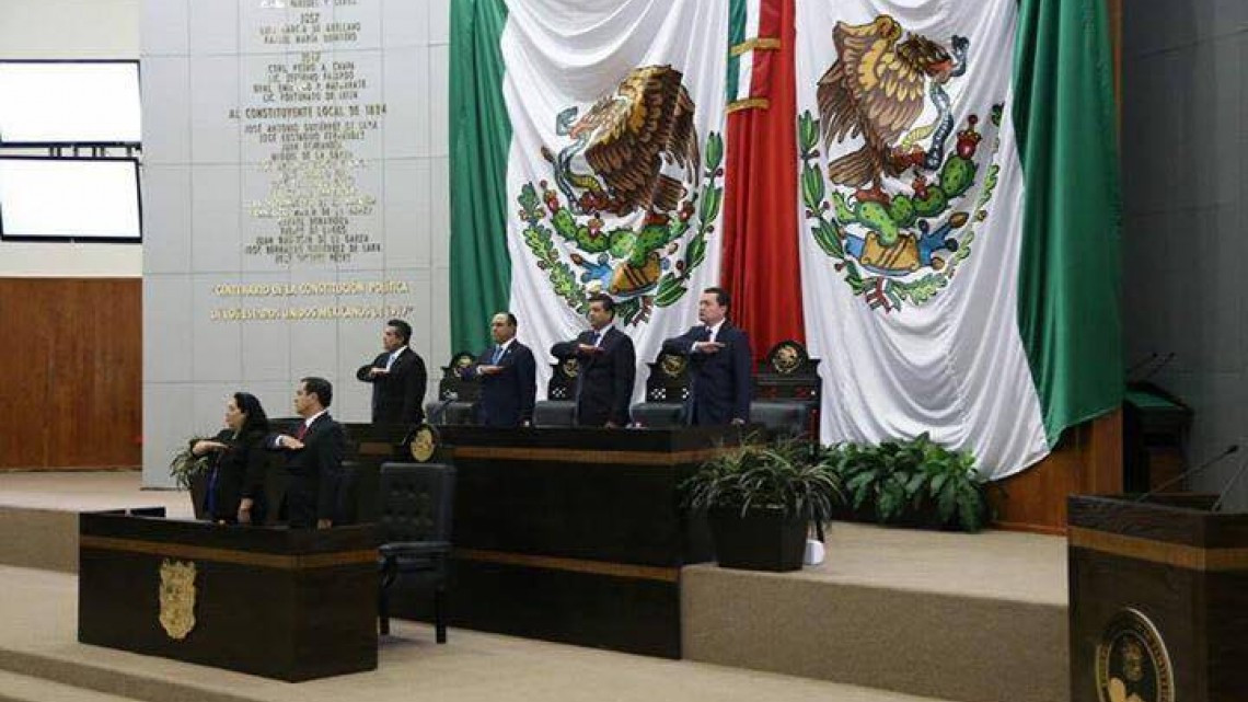 Asiste alcaldesa a informe del Gobernador