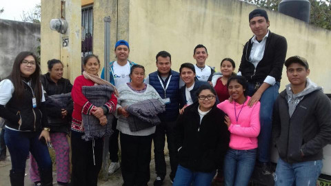 Jóvenes Tamaulipas entregan cobijas