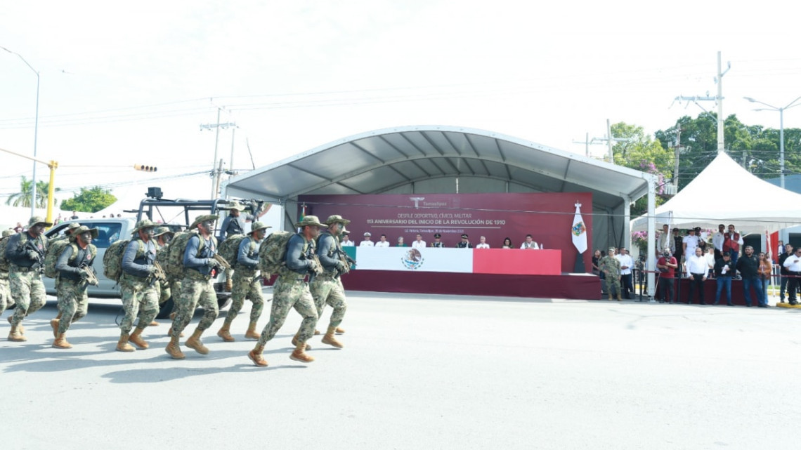 Preside gobernador de Tamaulipas desfile conmemorativo de la Revolución Mexicana