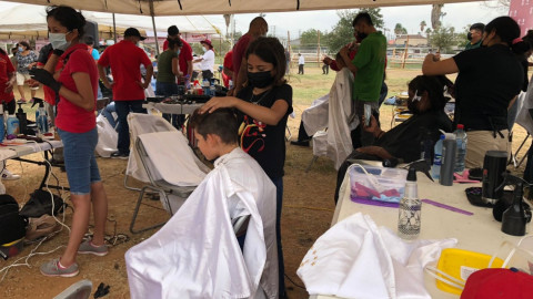 Niños aprenden el oficio de corte de pelo y barbería en Nuevo Laredo 