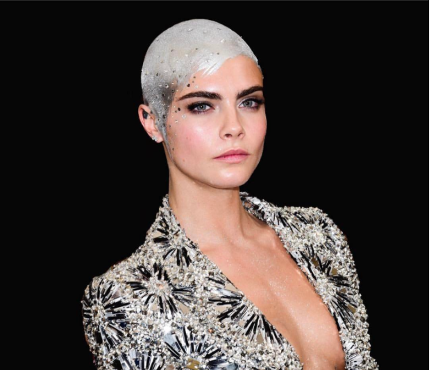 Cara Delevigne se hace cambio de imagen extremo