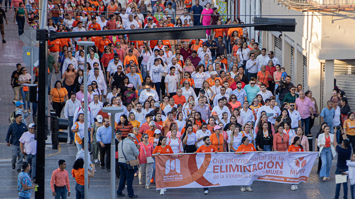 DIF realiza marcha “Caminando” Juntos’ contra violencia de género