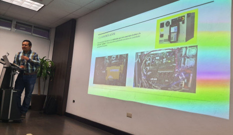 Imparten a estudiantes de la UPV conferencia 'Brazo Robótico en la Industria Automotriz'