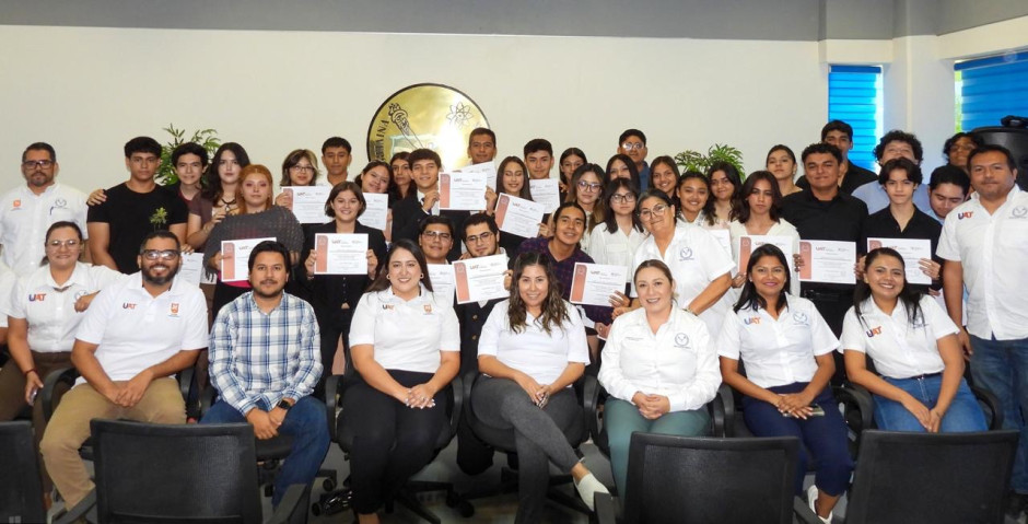 Prepa 3 de la UAT entrega la primera generación bilingüe  