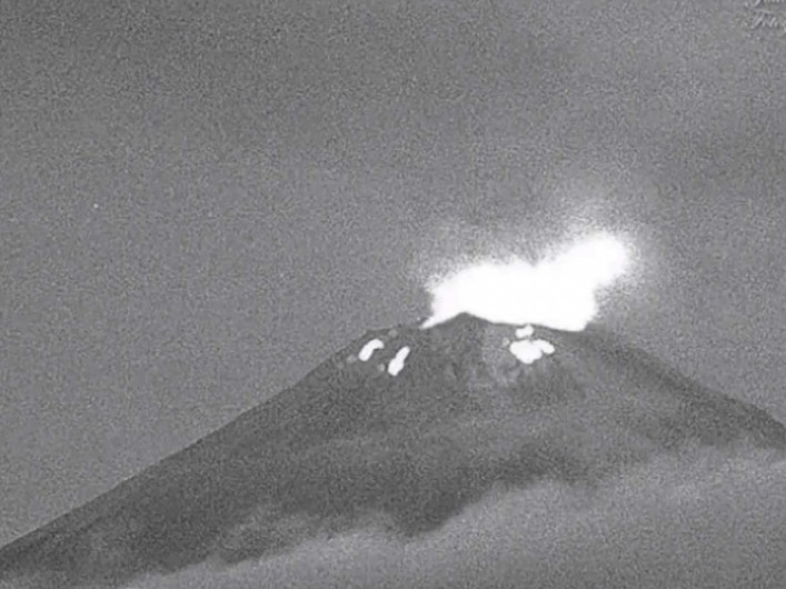 Popocatépetl registra leve incandescencia