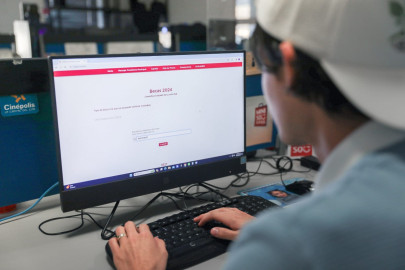 Publican lista de beneficiarias y beneficiarios para beca UNE