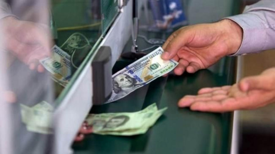 Dólar se vende en 20.25 en casas de cambio del AICM