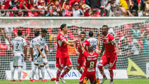 Vence Xolos 3-0 a Toluca en semifinal de ida de la Copa MX
