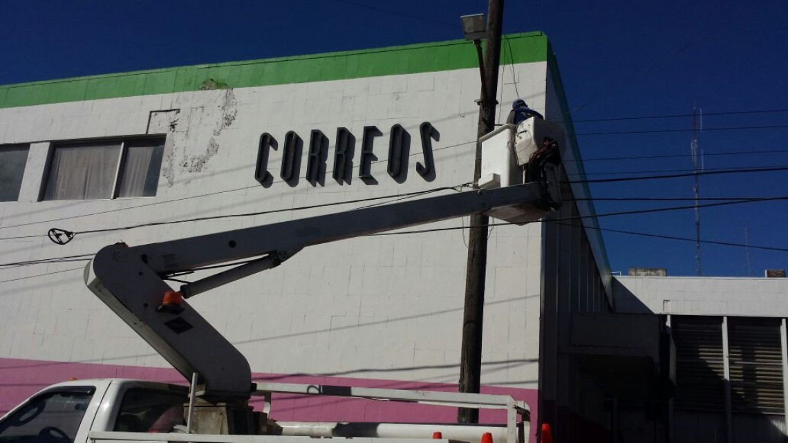 Instala Servicios Primarios 40 nuevas luminarias