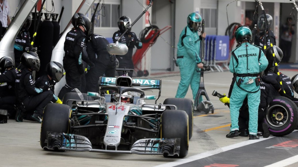 Lewis Hamilton se lleva el GP de Rusia, Checo Pérez termina en décima posición