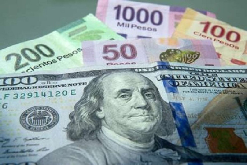 Dólar cierra jornada en 19.10 pesos a la venta en bancos