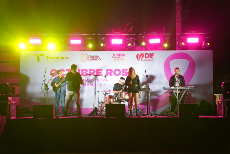 Ruedan más de 200 motociclistas en pro de la lucha del cáncer de mama