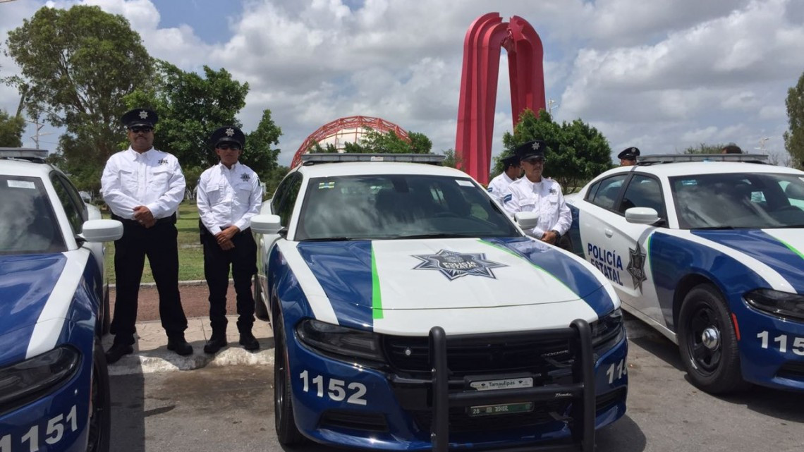 Entrega gobernador 10 patrullas de la Policía de proximidad