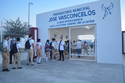 Municipio resguarda la salud de estudiantes con filtros sanitarios 