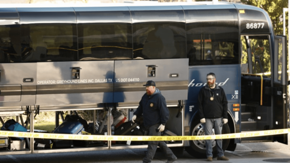 Un muerto tras tiroteo en autobús de California