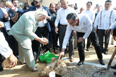 Pone Américo primera piedra de planta industrial en Altamira