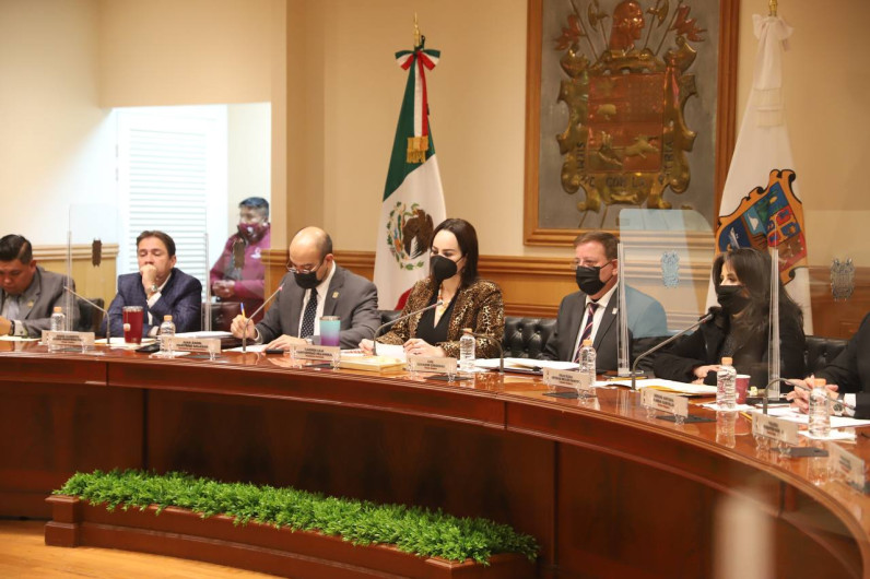 Aprueba Cabildo regresar nombre "Elene Poniatowska" a preparatoria municipal