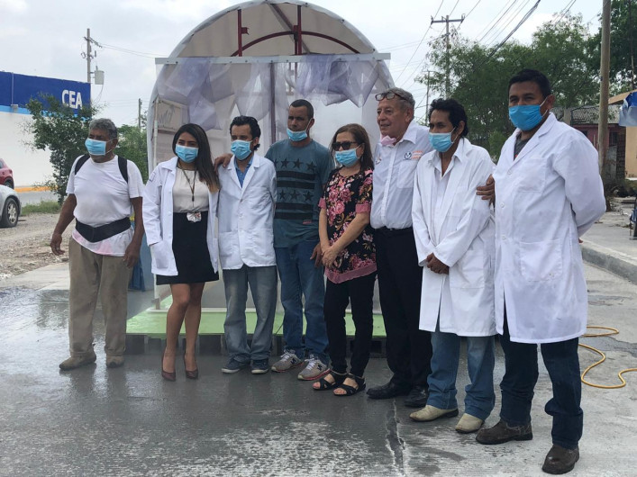 Alumnos y maestros de la UAT donan tunel sanitizante a Seguridad Pública Municipal