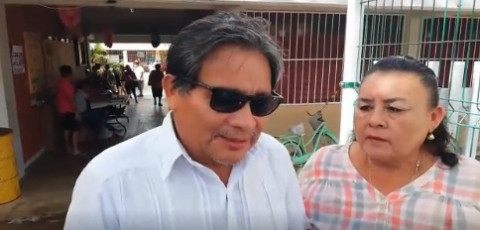 Candidato invidente en QR ejerce su voto e inspira a ciudadanos