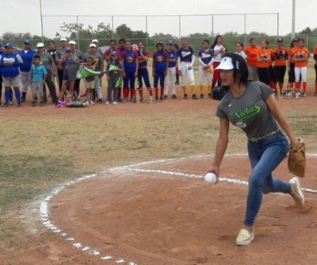 Brillante Inauguración de la Liga  De Softbol Adrián Gaona