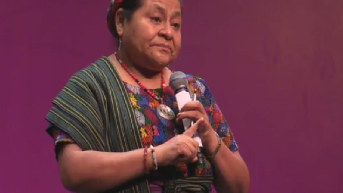 Lleva DIF Tamaulipas a Rigoberta Menchú a conferencia en Reynosa