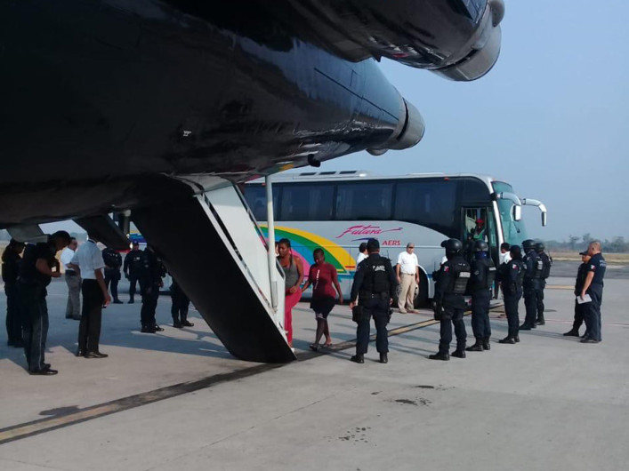 71 haitianos deportados por el INAMI