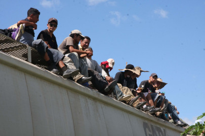 Mantienen indocumentados en condiciones deplorables