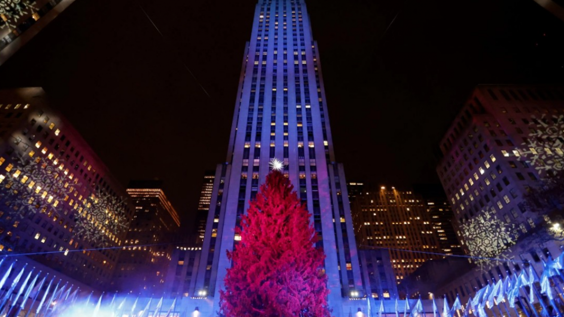 ¡Llegó la navidad! Encienden luces del tradicional árbol del Rockefeller