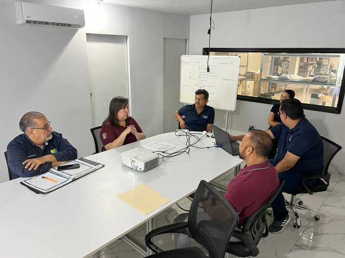 Fortalece Alcalde Carlos Peña Ortiz a empresas con programas de capacitación