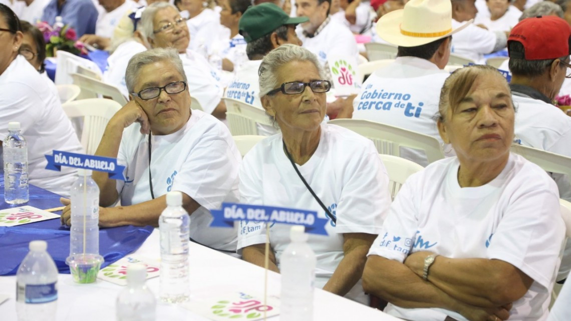 Celebra Maki a abuelitos en su día