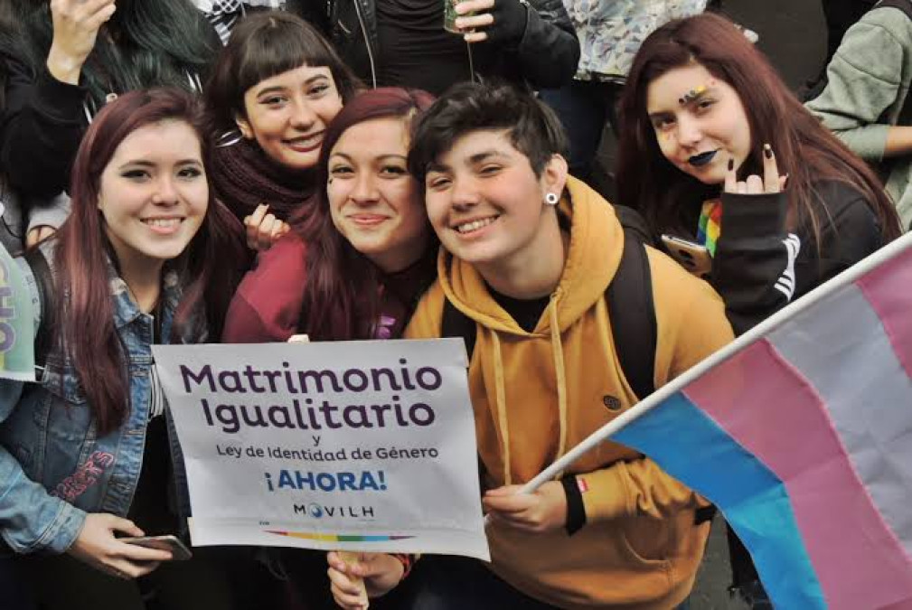 Buscan aprobar el matrimonio igualitario en Chile