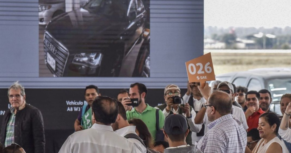 30.4mdp en 1er día de subasta de vehículos oficiales