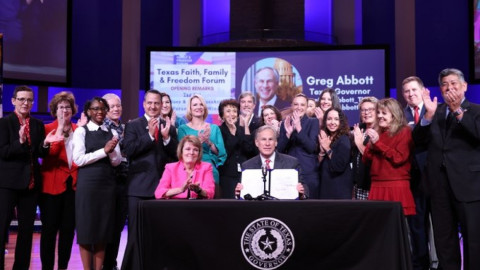 Nueva ley endurece restricciones a medicamentos para abortar en Texas