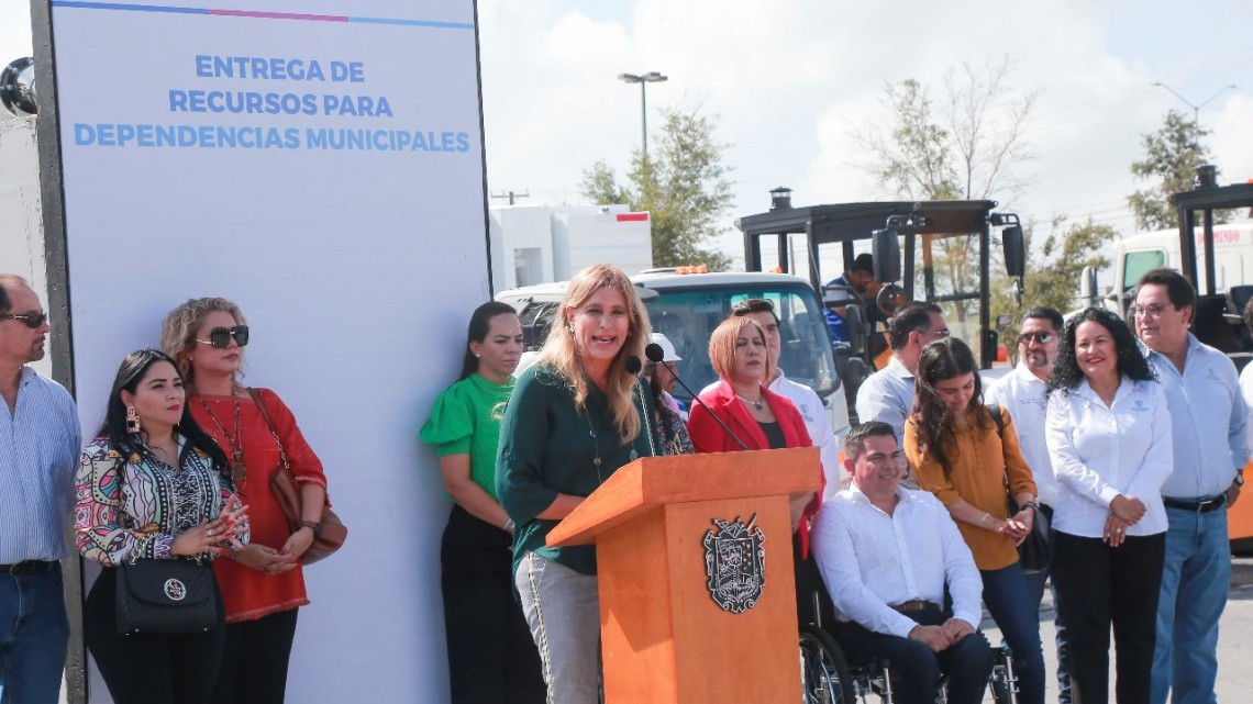 Entrega Alcaldesa Maki Ortiz maquinaria y equipo por más de 42 MDP