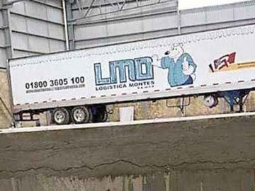 Director de Semefo destituido por cuerpos en tráiler, niega responsibilidad