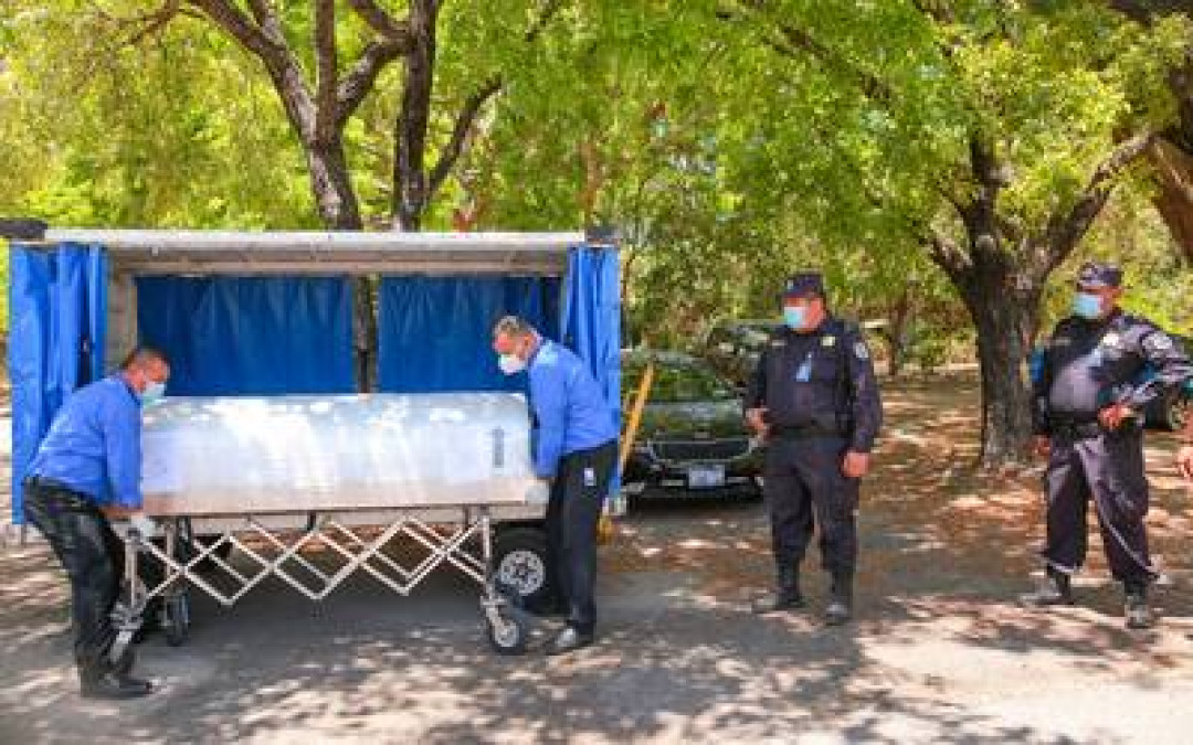 Sepultan en El Salvador a mujer asesinada en Tulum