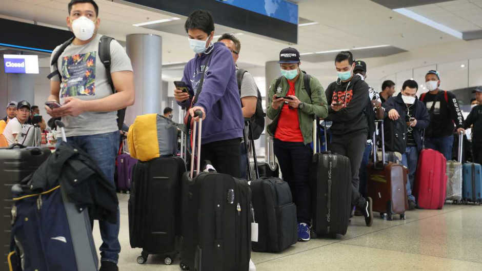 Estados Unidos recomienda no viajar a Reino Unido por aumento de casos de COVID-19